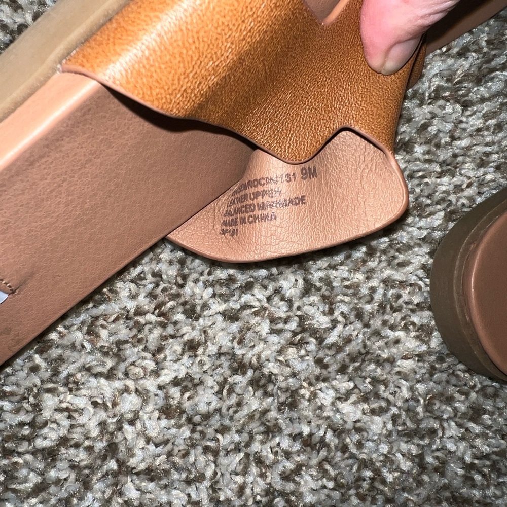 Steve Madden Tan Slide Sandals - Picture 3 of 4